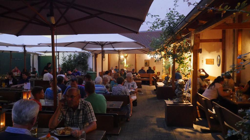 Hotel & Brauerei-Gasthof Neuwirt Neuburg an Der Donau Bagian luar foto